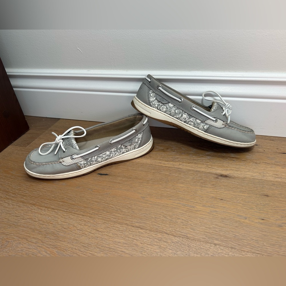 Women’s Sperry shoes/dock shoes boat shoes fashion sneakers